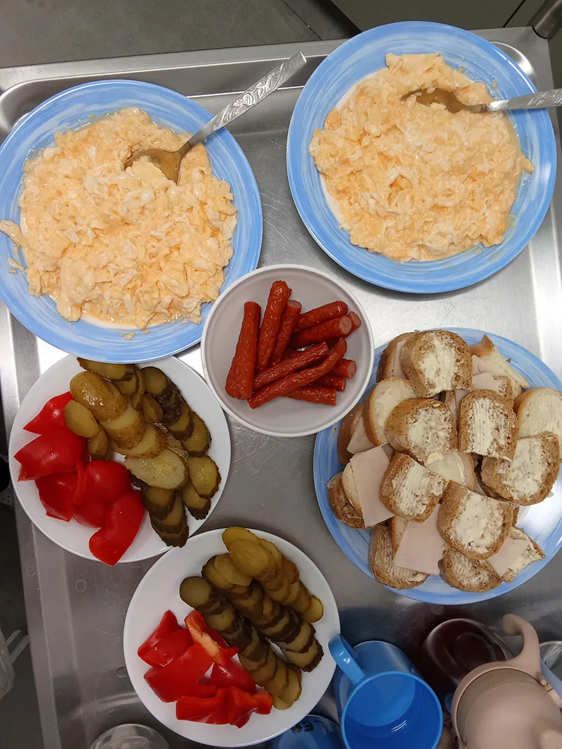 Śniadanie-z-jajecznicą